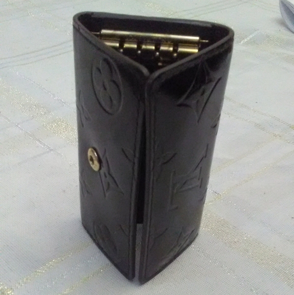 FABULOUS LOUIS VUITTON KEY BURGUNDY VERNIS 4 KEY CASE BEAUTIFUL WAY TO HOLD KEYS - Picture 4 of 12